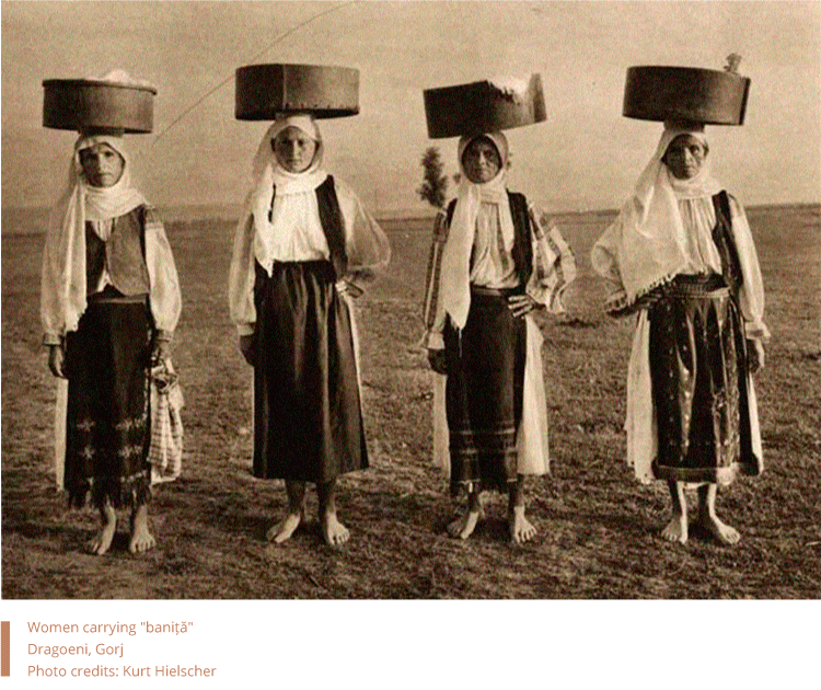 Women from Dragoeni, Gorj carrying 